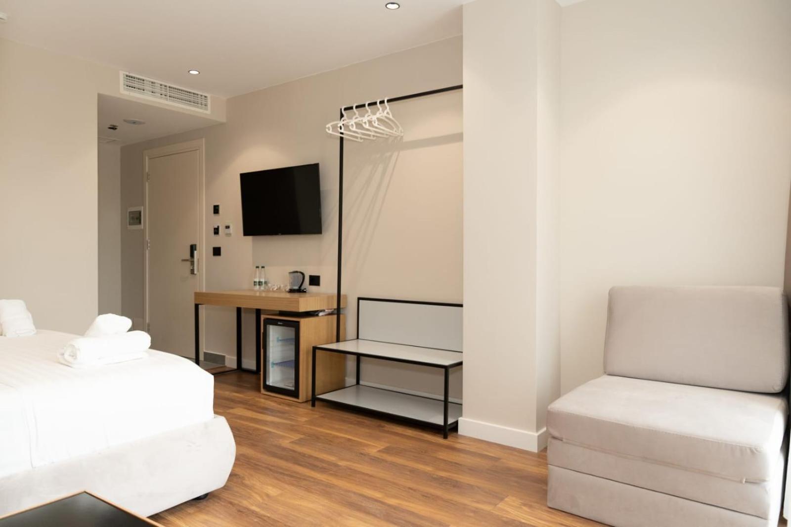 Bounty Hotel Golem  Buitenkant foto