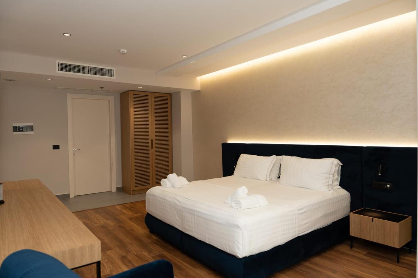 Bounty Hotel Golem  Buitenkant foto