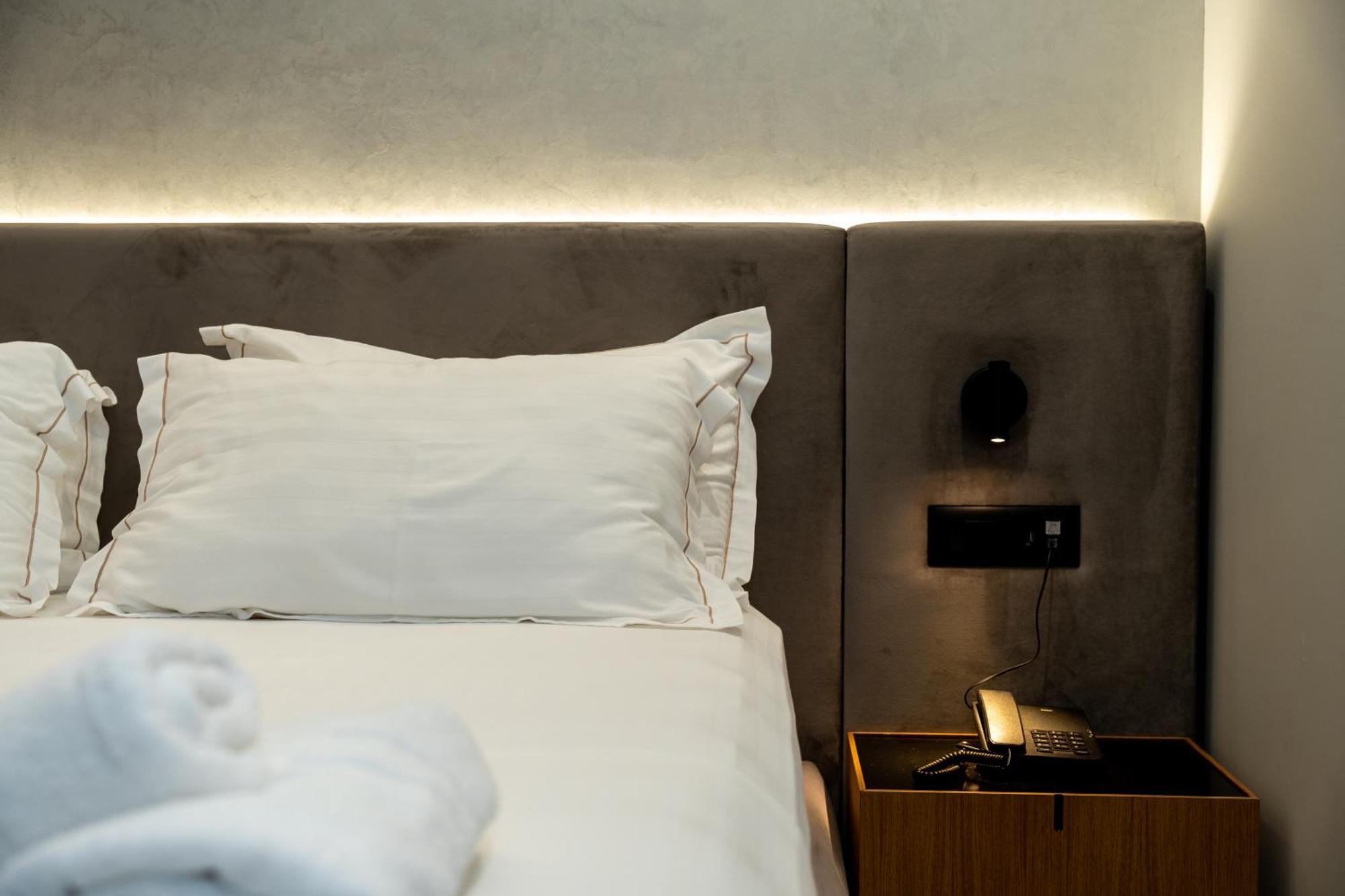 Bounty Hotel Golem  Buitenkant foto